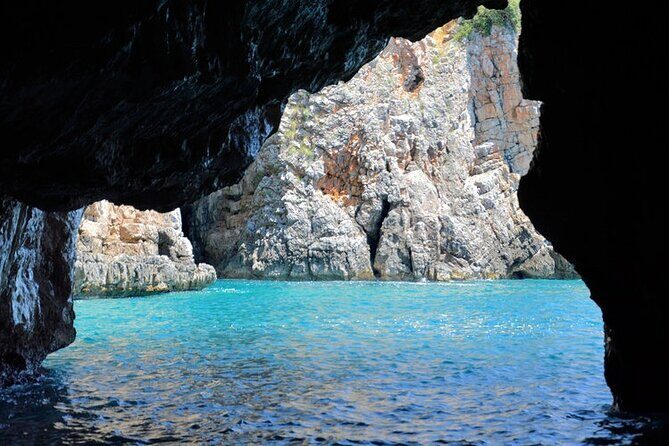Blue Cave 3 hours GROUP tour with modern speedboat - Captains, language, and how much “history” you should expect