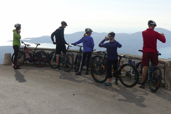 Epic 25 Turns Downhill Bike Descent w/ Panoramic Cable Car Ascent - Guides and group size: why safety feels real instead of forced