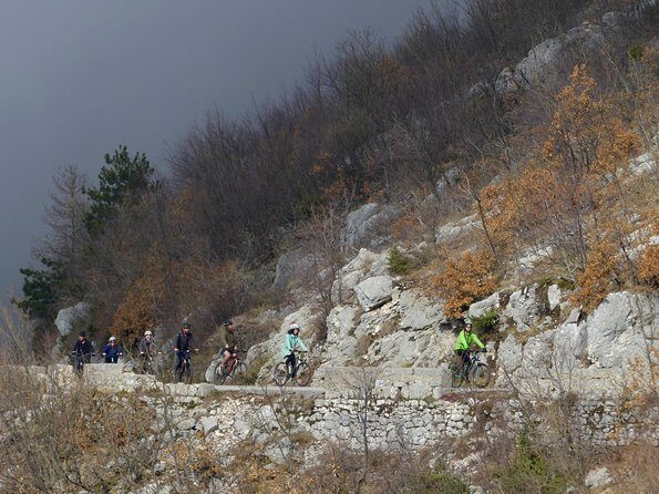 Express Cable Car ascent & 25Turns Epic Bike Descent. - The Guide Experience: Safety Without Killing the Vibe