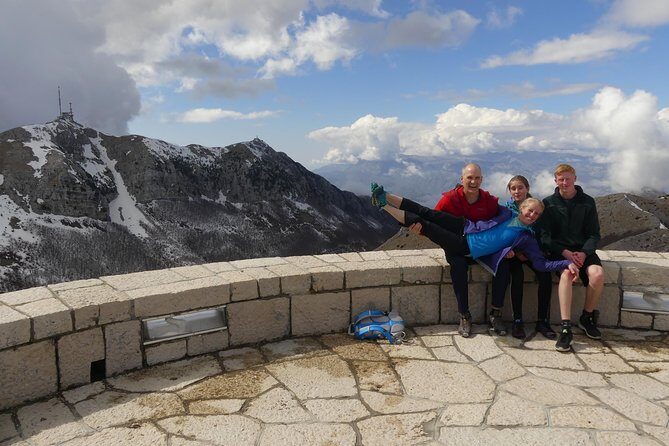 Express Cable Car ascent & 25Turns Epic Bike Descent. - The Mid-Descent Break: Cafe Stop With Real-World Notes