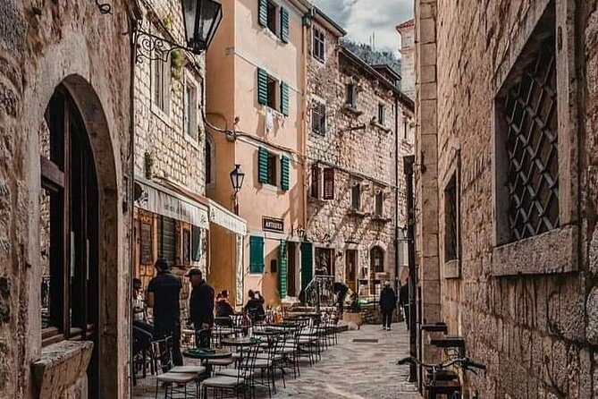 Kotor Old Town Small-Group Walking Tour - What the small-group size really changes