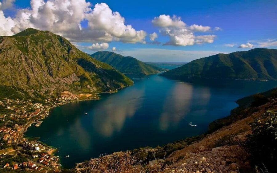 Montenegro & Bosnia 2 Countries in 1 Day Tour from Dubrovnik - Dubrovnik to Trebinje: crossing fast, starting strong