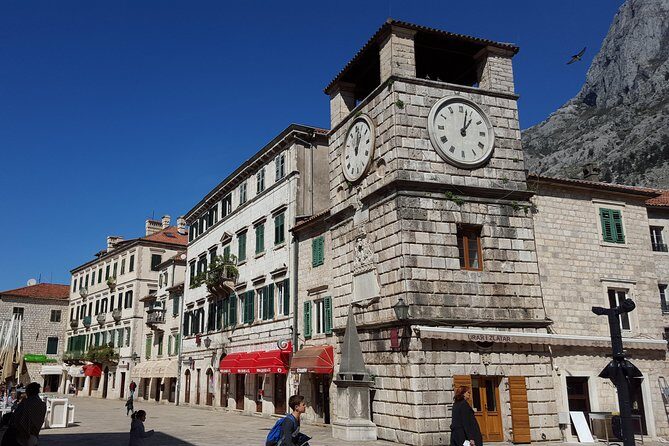 Private Walking tour with Wine and Food - The Farmers Market stop: taste first, then learn