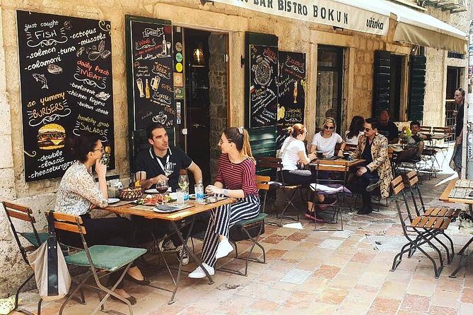 Private Walking tour with Wine and Food - Trg Sv. Tripuna lunch: mussels, sauces, and local wine or beer