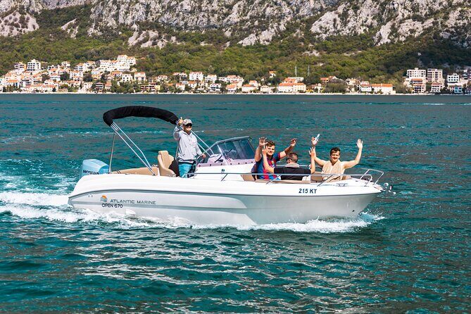 The Grand Boka Tour:Blue Cave, Lady of the Rocks & Submarine Base - Perast pass-by: you get the Venetian mood without losing time